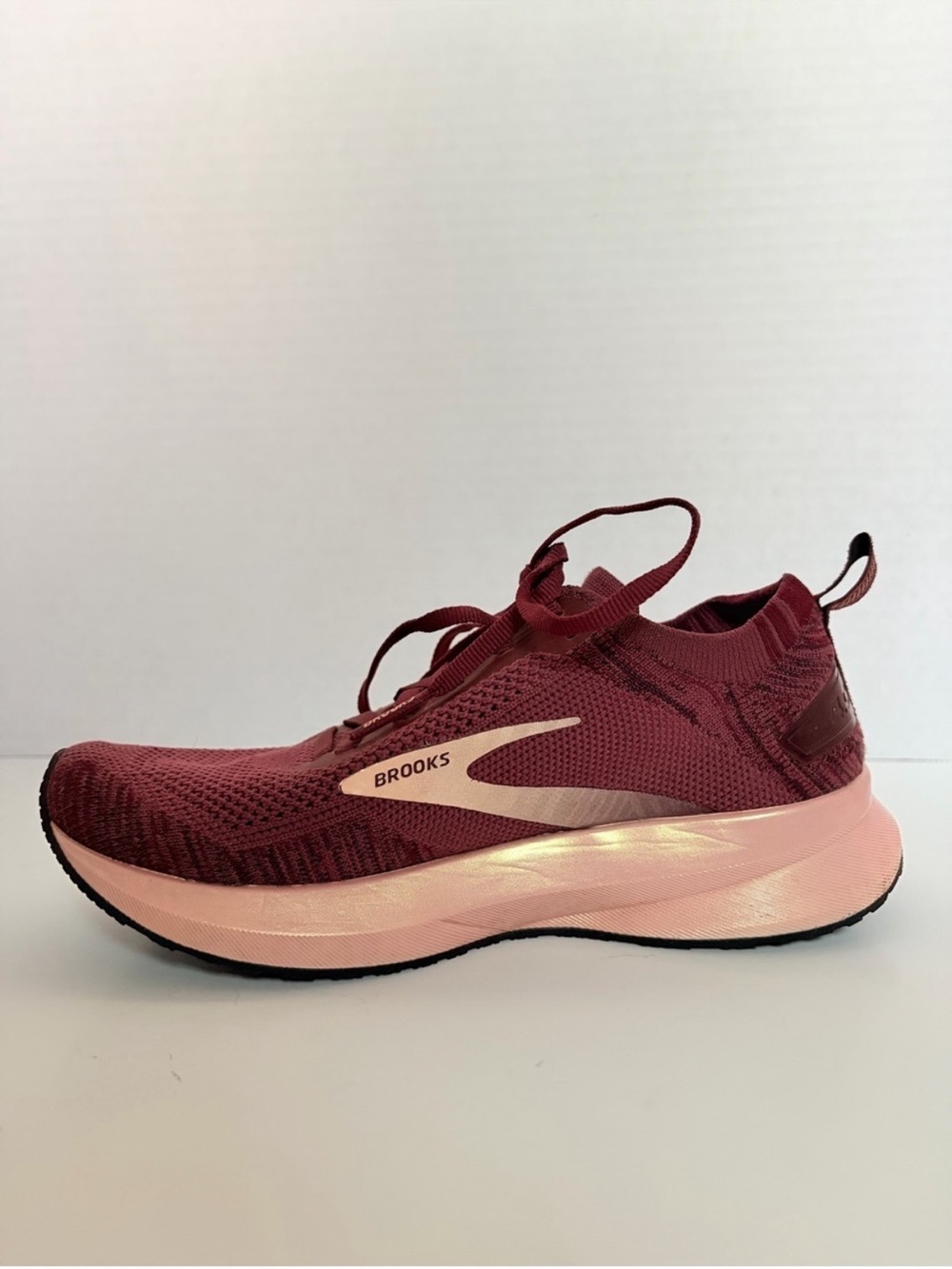 Brooks Road Running Sneakers Levitate 4 Shoes Cushioned Trainers Pink Red Size 6 - Picture 10 of 16